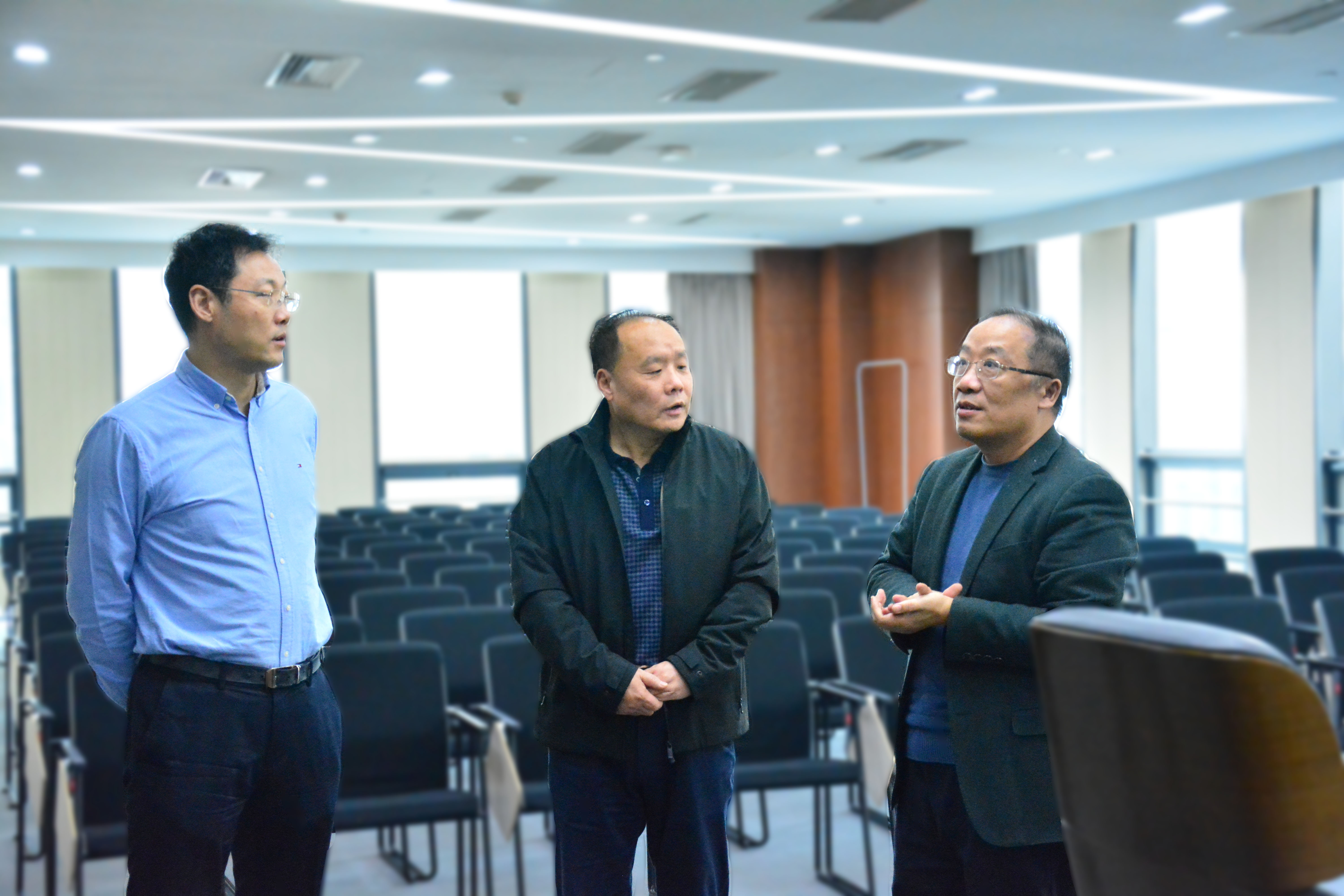 任职资格获准，82年白雨石正式就任恒丰银行行长，目前为全国性银行最年轻行长