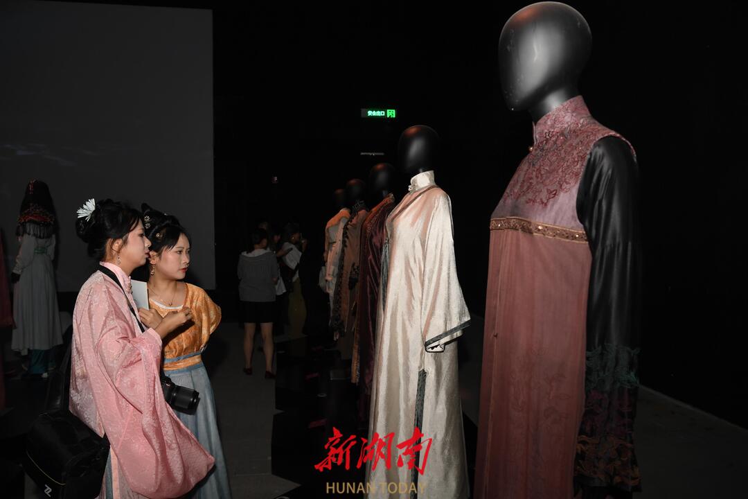 湖南省博6月新展：湖湘文化与叶锦添新东方美学的时空重构