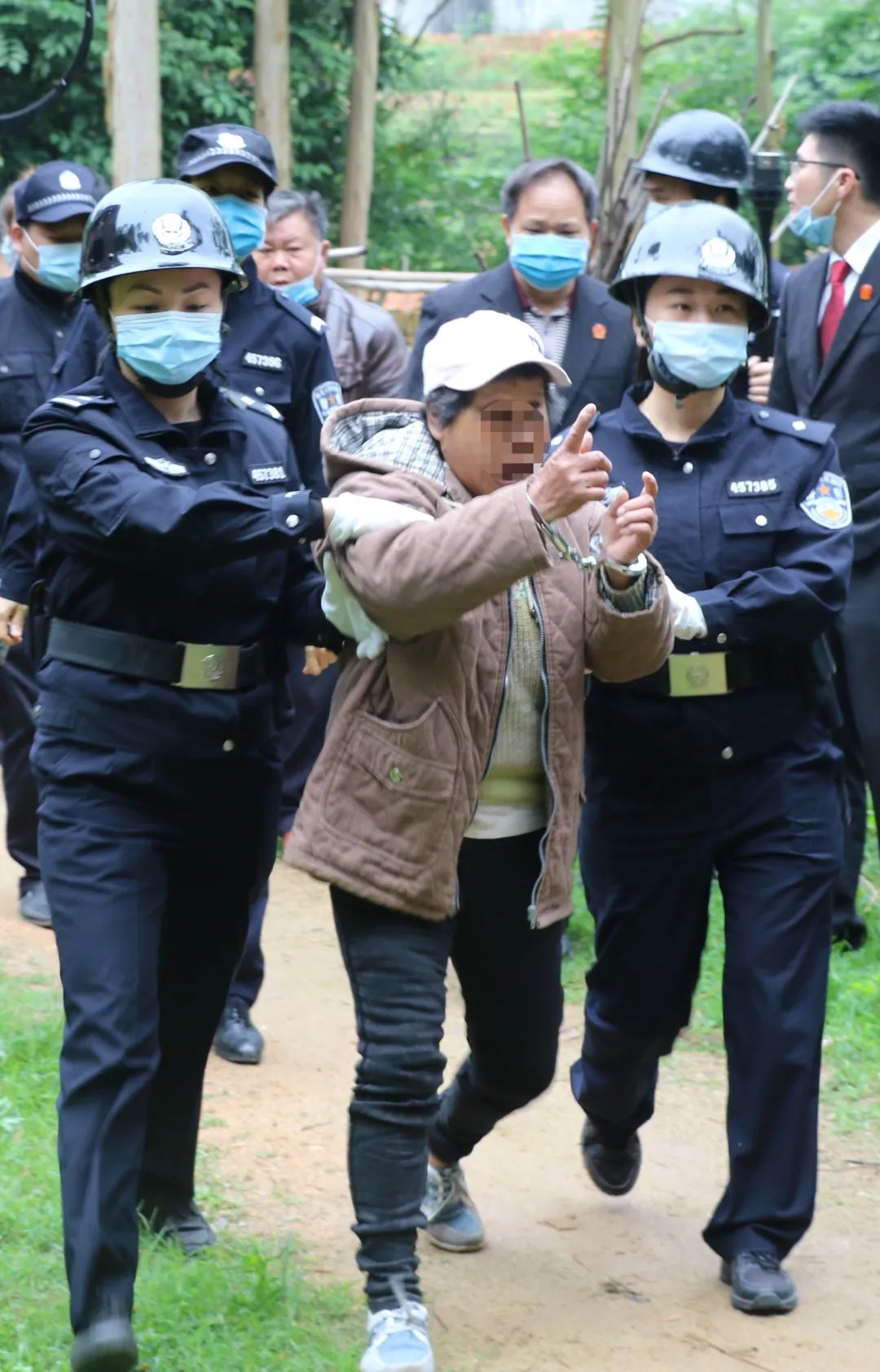 人保服务,拥有“如意行”驾乘险,出行更顺畅!_2025年烟花爆竹行业发展现状、市场前景及未来发展趋势深度分析