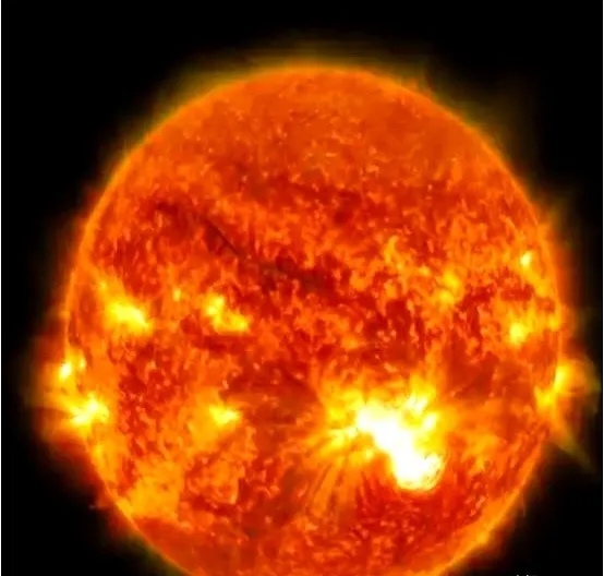 星空有约丨太阳“打喷嚏”，地球会“感冒”吗？
