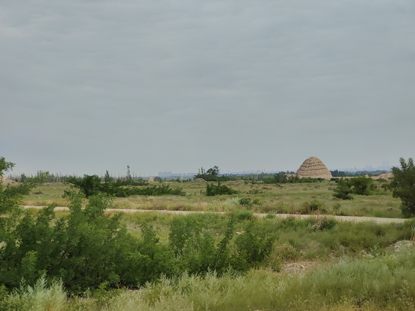 西夏遗珍：贺兰山下的神秘王国