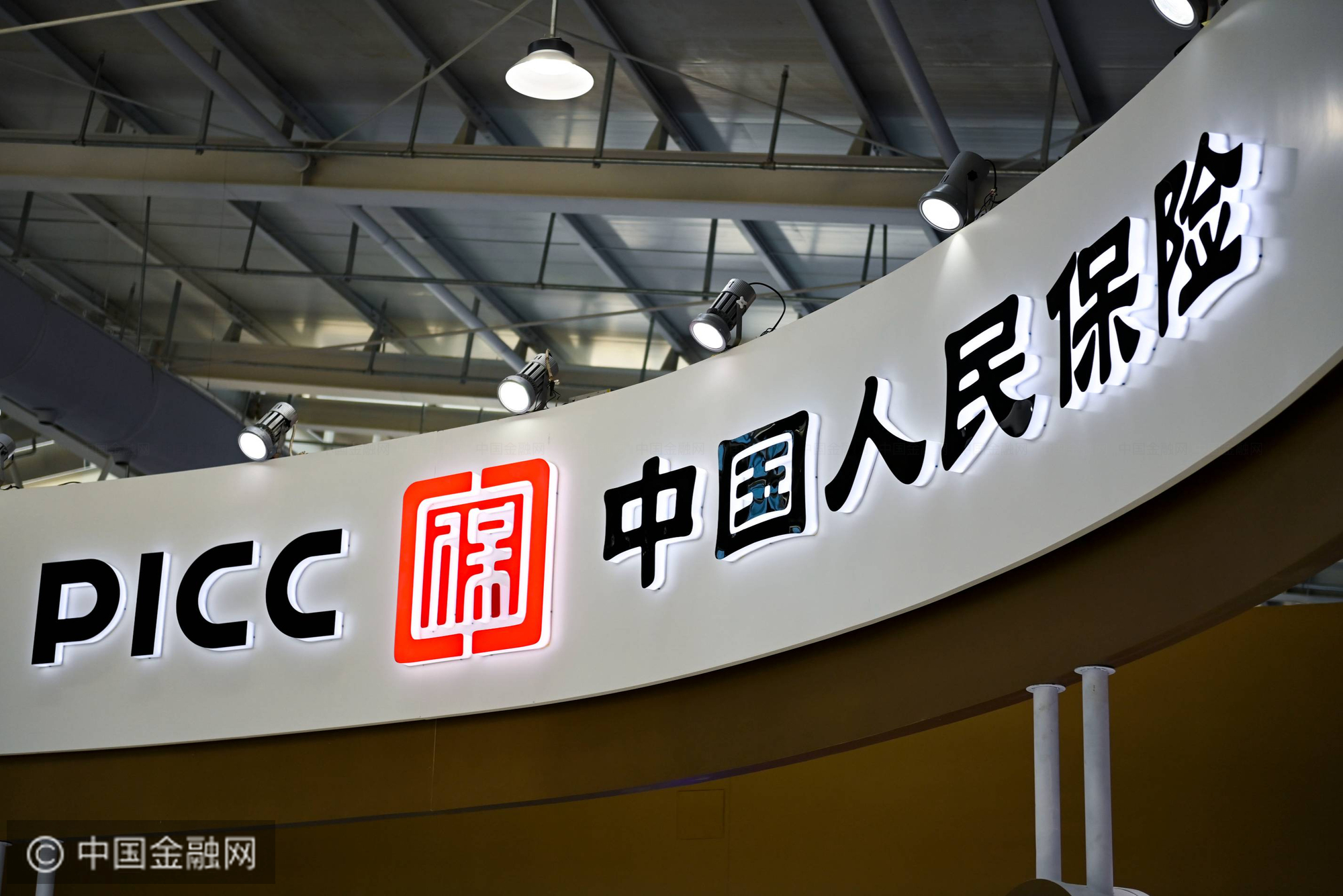 人保财险政银保 ,人保有温度_2025年中国零售行业发展现状及未来前景分析