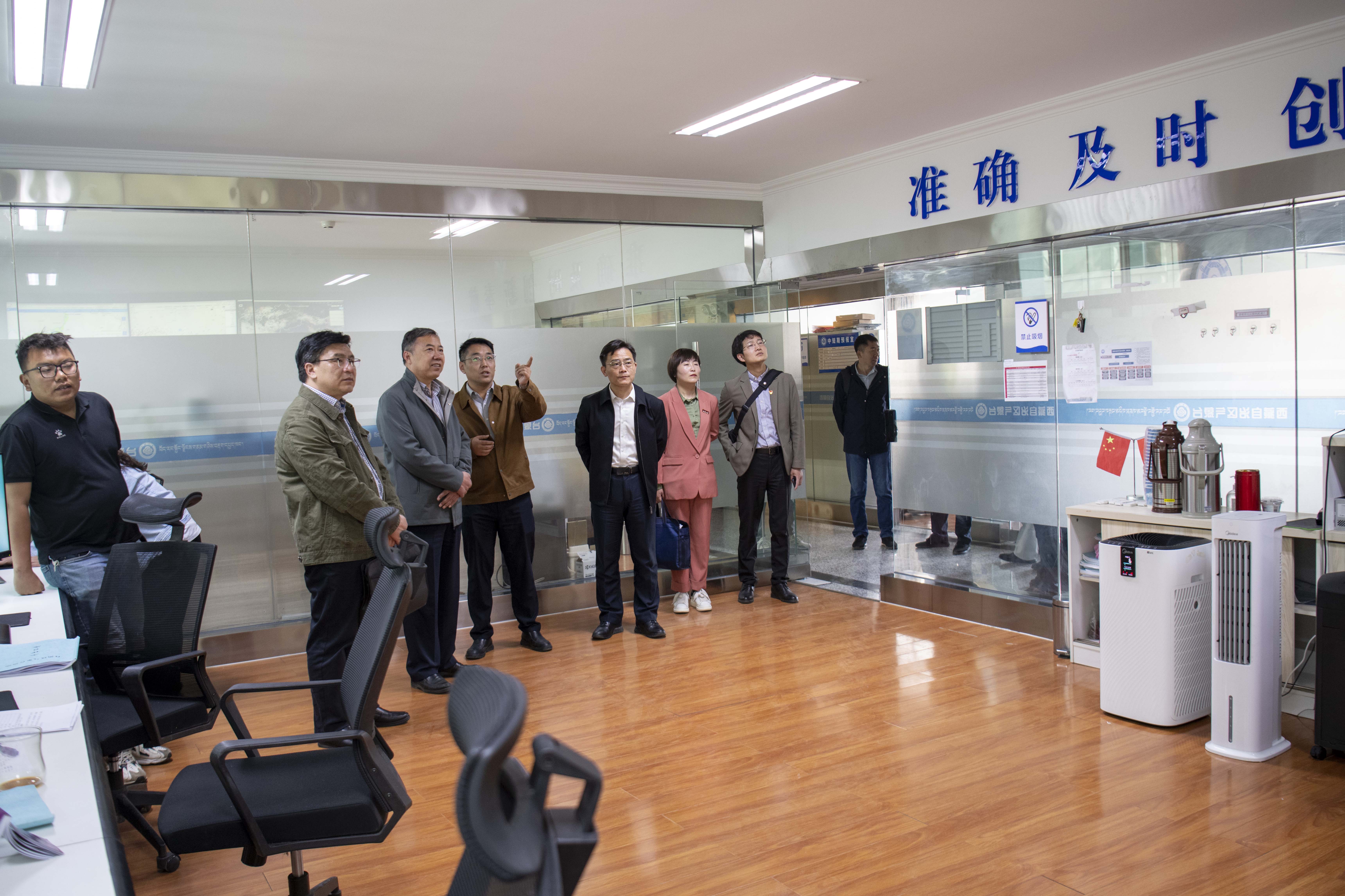 人保伴您前行,人保服务_2024建筑幕墙行业现状及趋势：绿色建筑、科技创新、信息化等将成为行业新一轮成长周期的重要推动力