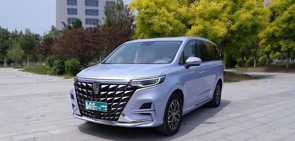 腾势D9上新，新能源MPV霸主打响守擂战