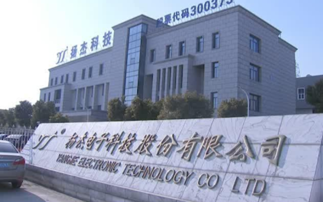 人保伴您前行,人保服务_2024建筑幕墙行业现状及趋势：绿色建筑、科技创新、信息化等将成为行业新一轮成长周期的重要推动力