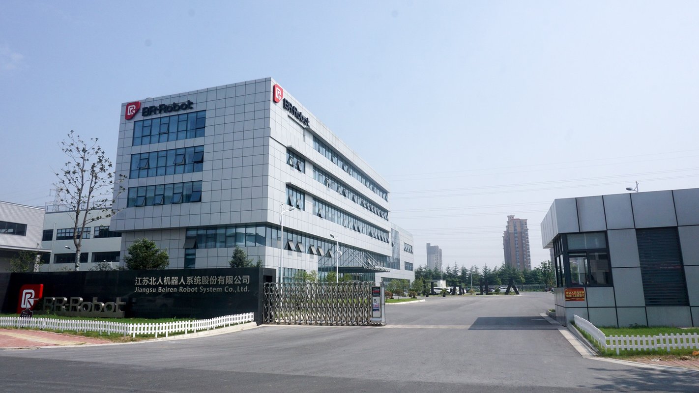 人保伴您前行,人保服务_2024建筑幕墙行业现状及趋势：绿色建筑、科技创新、信息化等将成为行业新一轮成长周期的重要推动力