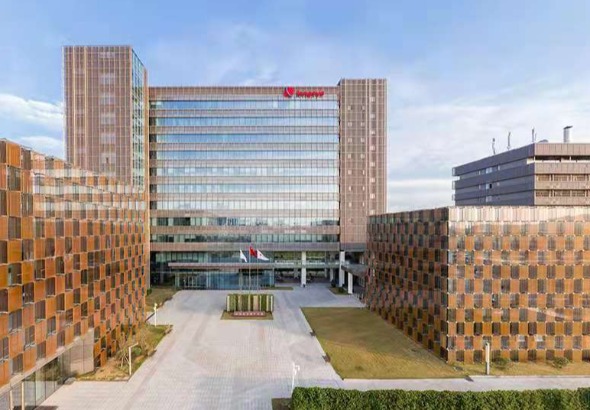 人保伴您前行,人保服务_2024建筑幕墙行业现状及趋势：绿色建筑、科技创新、信息化等将成为行业新一轮成长周期的重要推动力