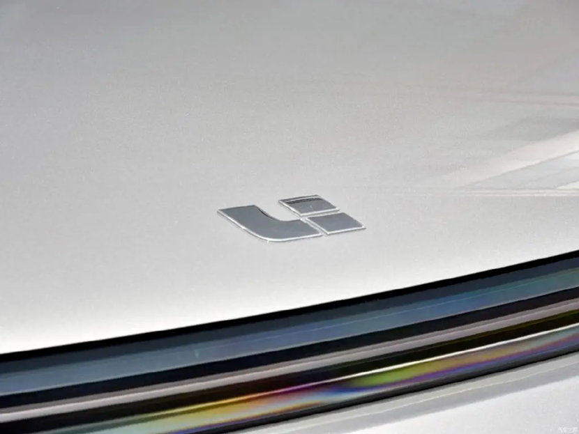 人保伴您前行,人保服务_2024建筑幕墙行业现状及趋势：绿色建筑、科技创新、信息化等将成为行业新一轮成长周期的重要推动力