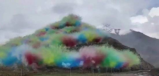 一场烟花撕裂始祖鸟“敬畏自然”的人设?