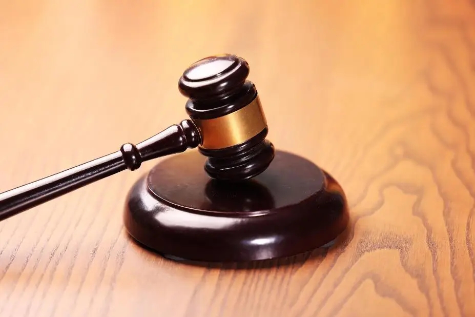 维业股份：董事长张巍因个人原因辞职