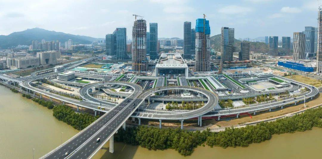 跨境游受青睐 假期前4天横琴口岸出入境客流超45万人次