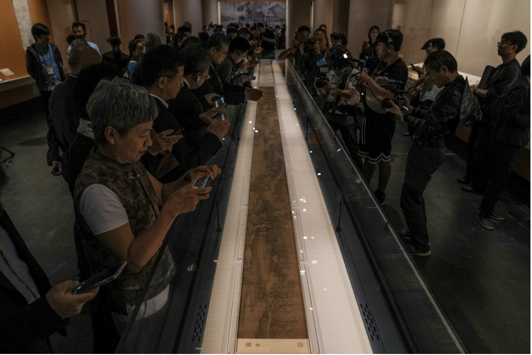 百年故宫大展揭幕，《清明上河图》领衔“顶流”风采
