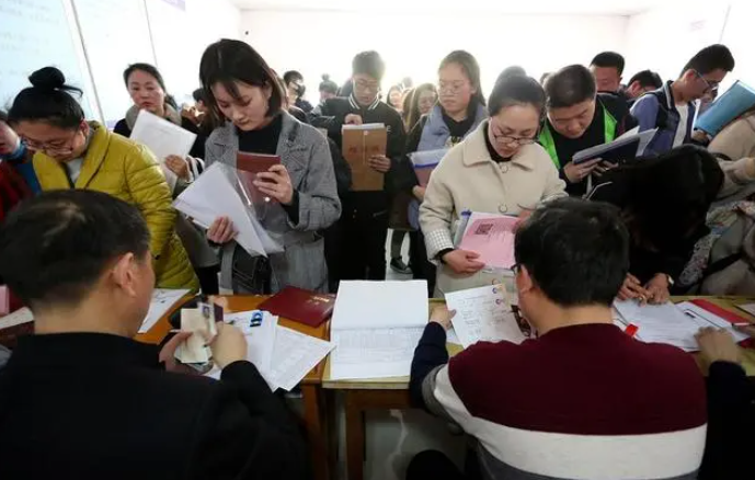 冯帅章：部分院校的专业设置与实际需求脱节