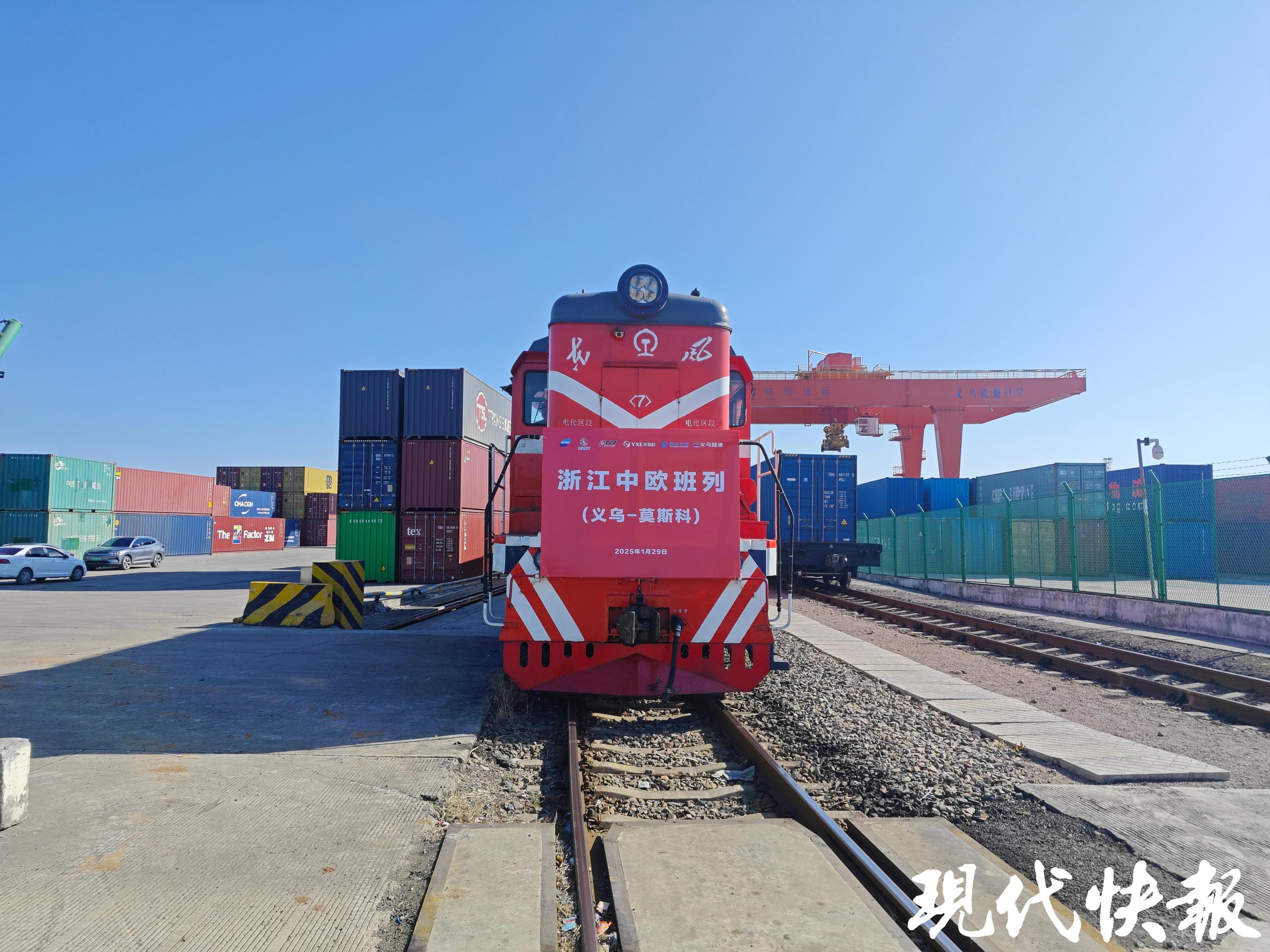 长三角铁路预计今日发送370万人次同比增4.9%，增开118列客车