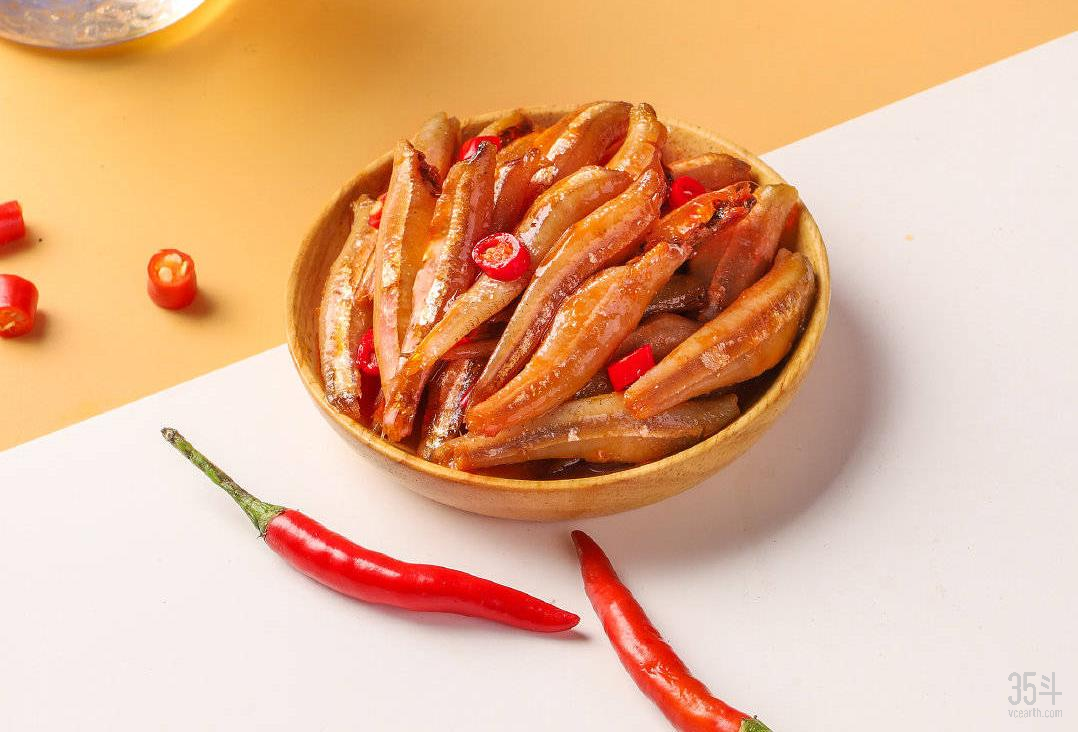 劲仔食品：销售费用增长因品牌推广及人员费用增加