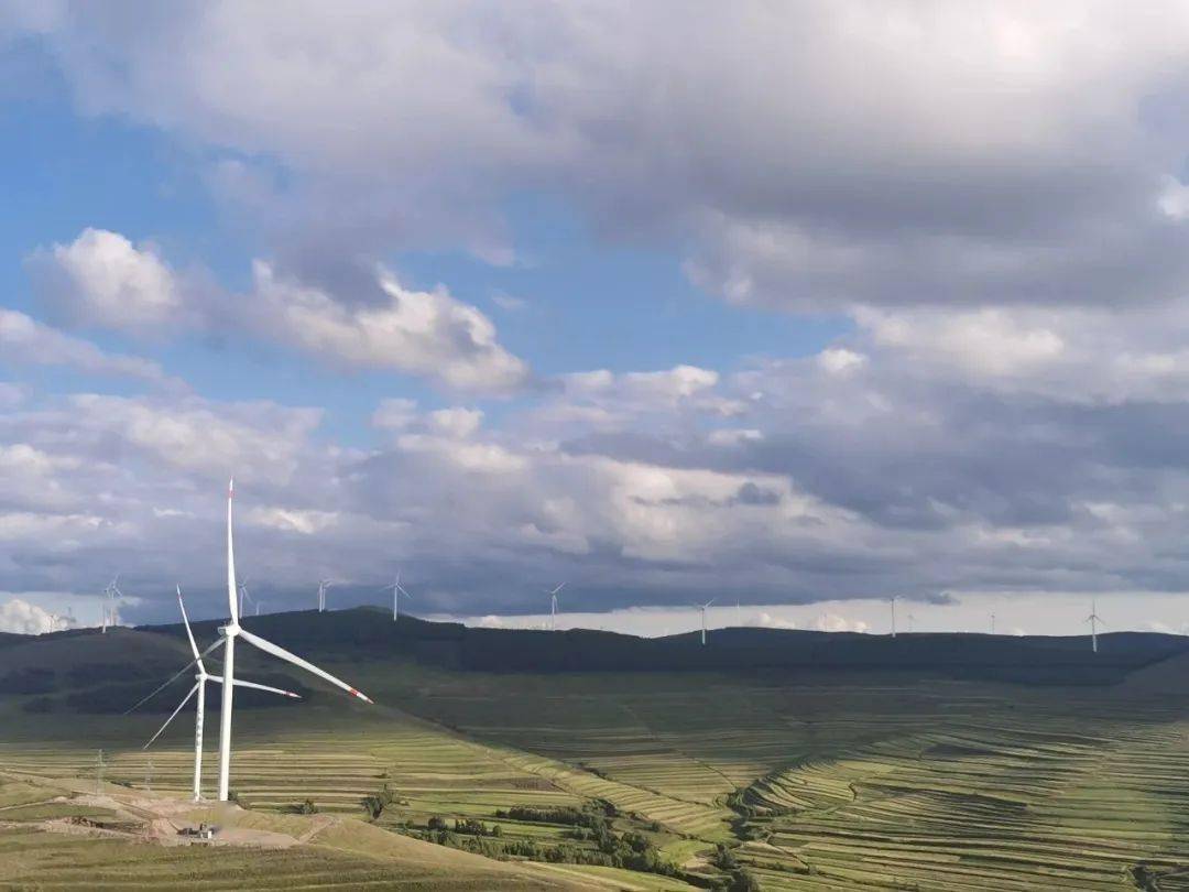 天润科技：10月30日高管弓龙社减持股份合计3000股