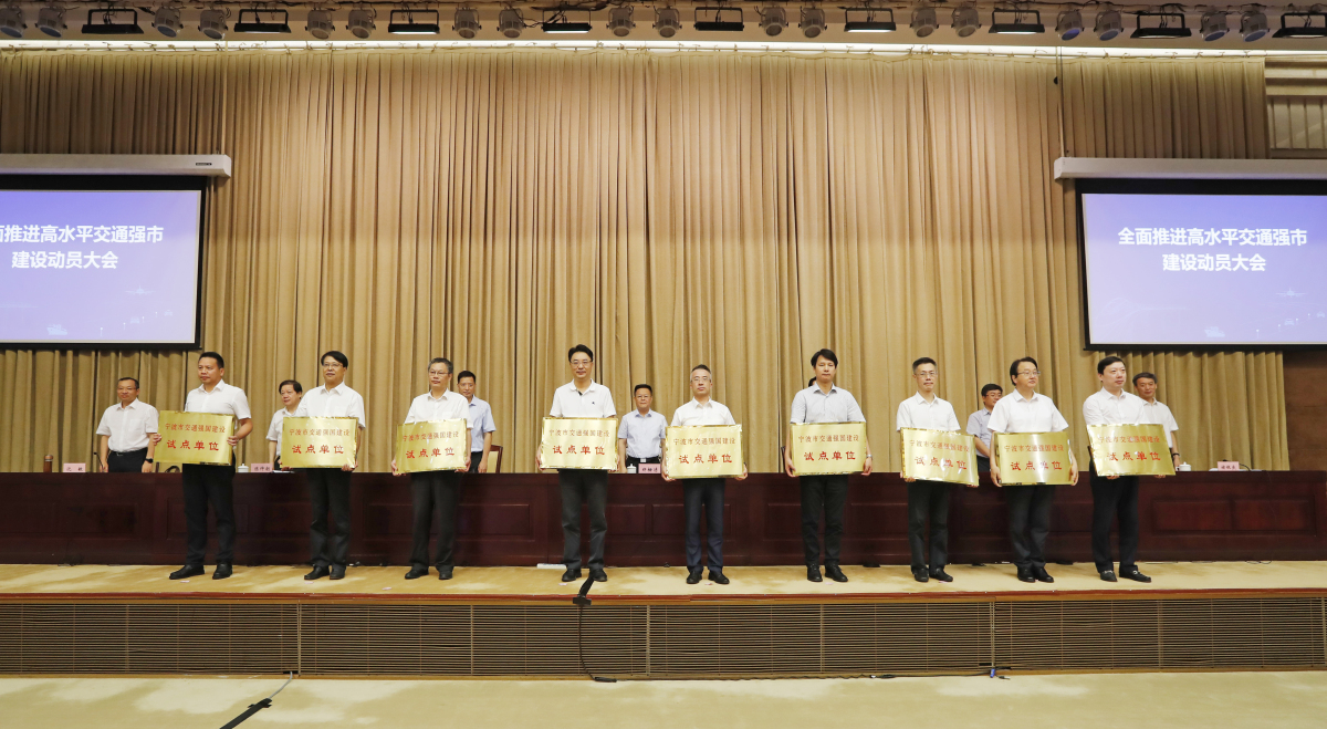 郑栅洁：扩大内需是做强国内大循环的关键着力点