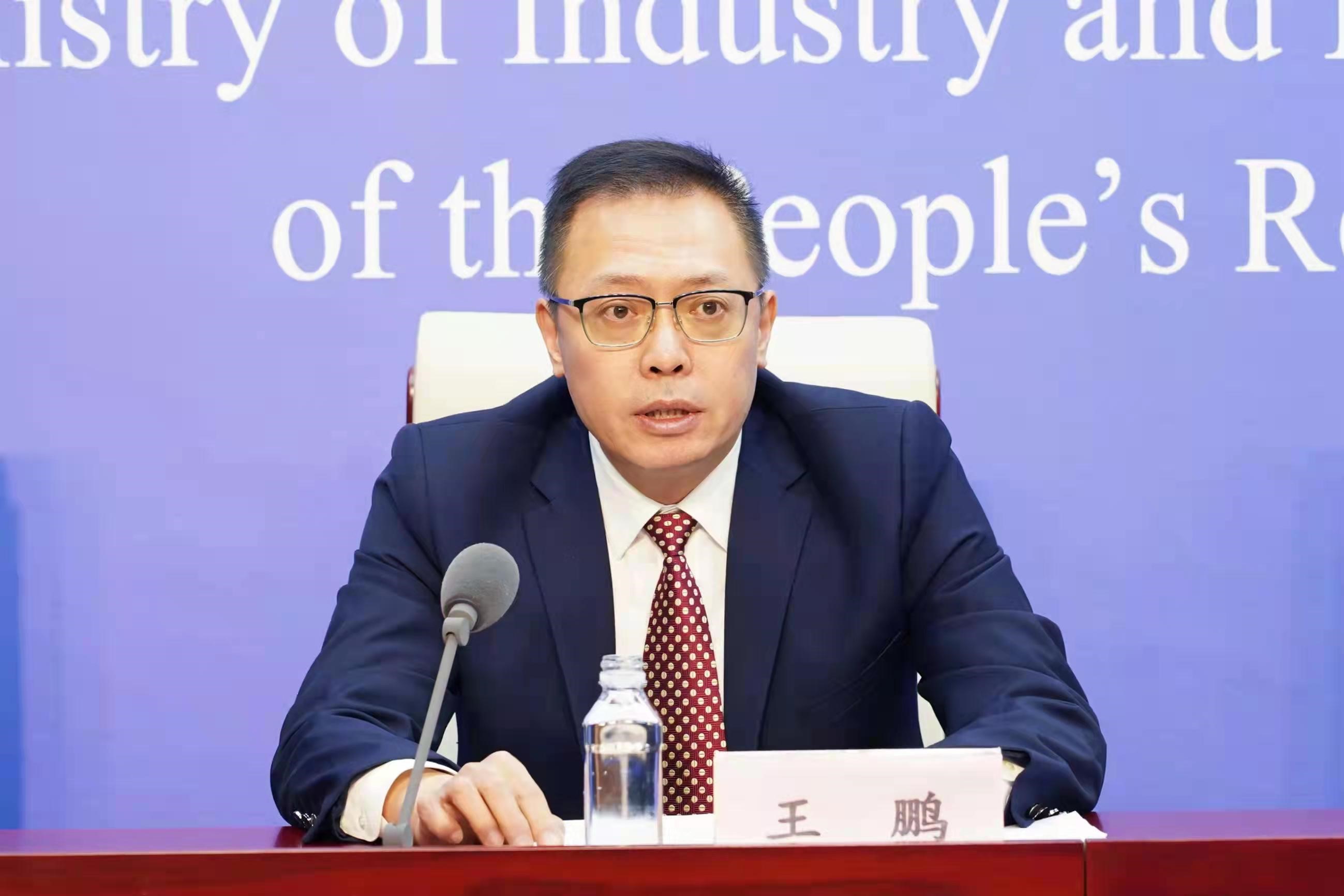 潘功胜最新发文，详解“双支柱体系”主要任务