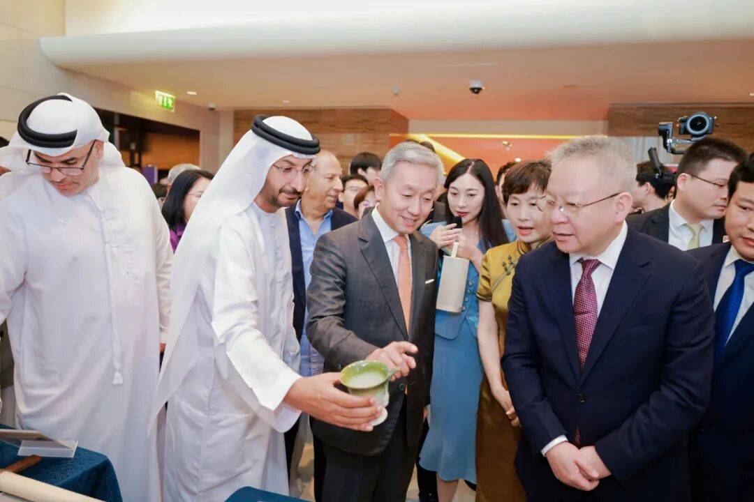 中国石油集团董事长戴厚良拜会中国驻阿联酋大使张益明