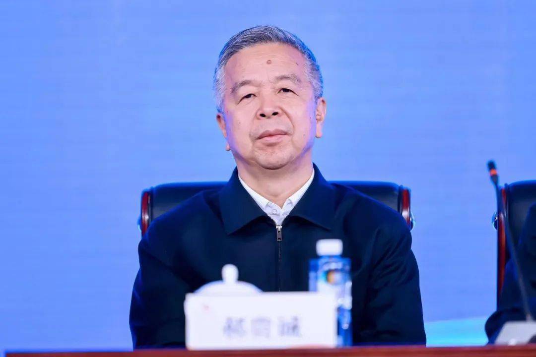 十四届全国政协教科卫体委员会原副主任杨小伟严重违纪违法被开除党籍和公职