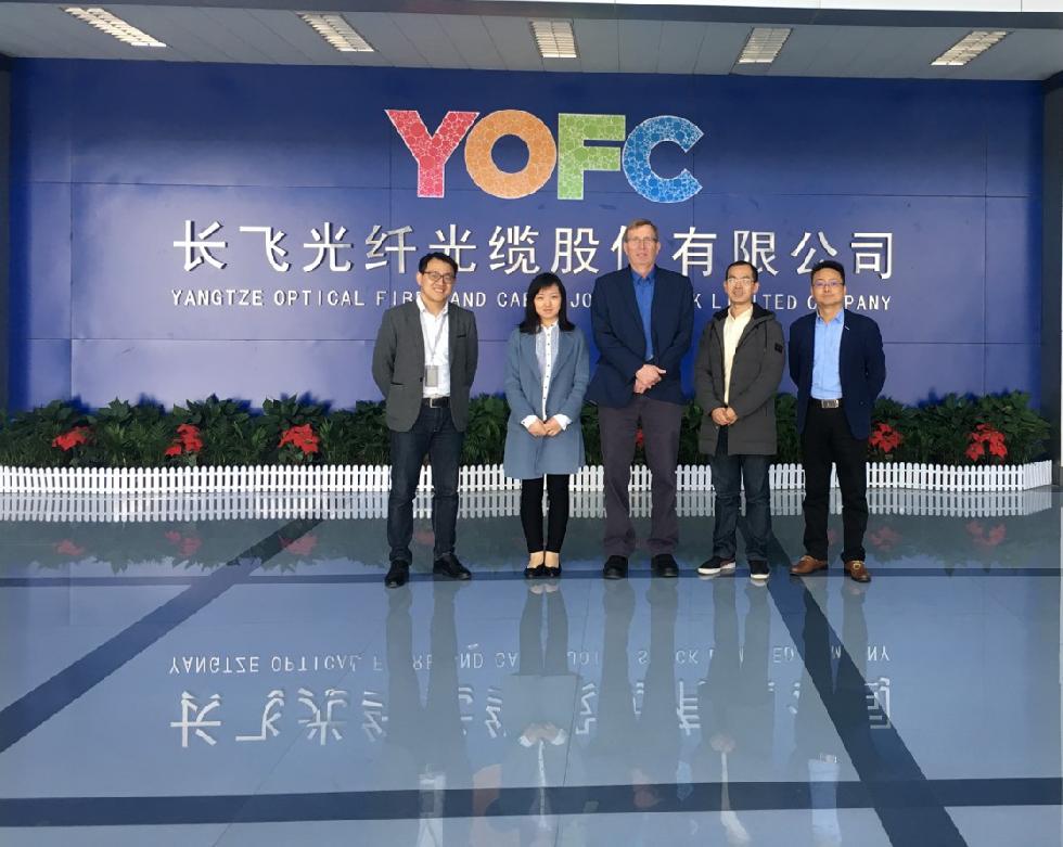 长飞公司助力三大运营商首条空芯光纤商用线路开通