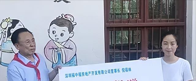 “扫描”直播打赏乱象:“翻牌选妃”“蒙面摸人”诱导低俗互动