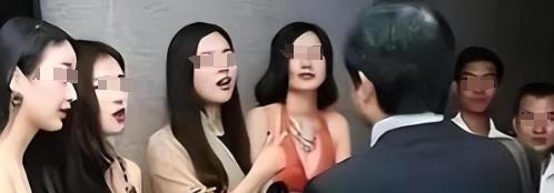 “扫描”直播打赏乱象:“翻牌选妃”“蒙面摸人”诱导低俗互动