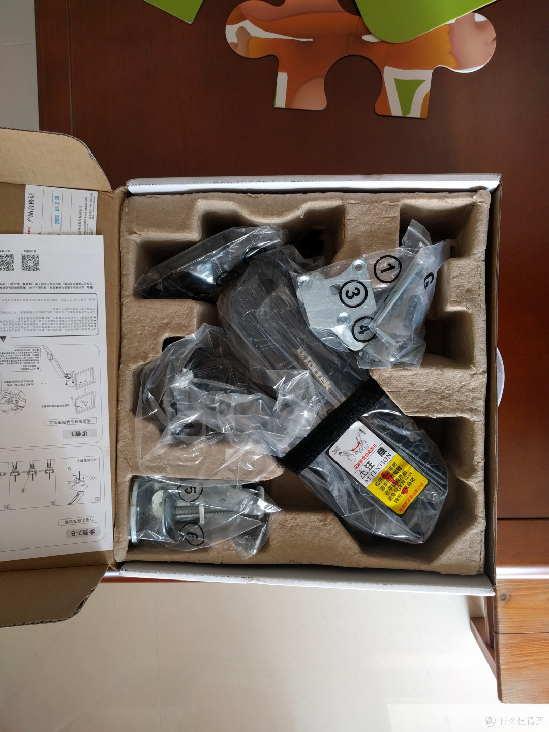 乐歌股份获得外观设计专利授权:“办公隔音舱(18)”