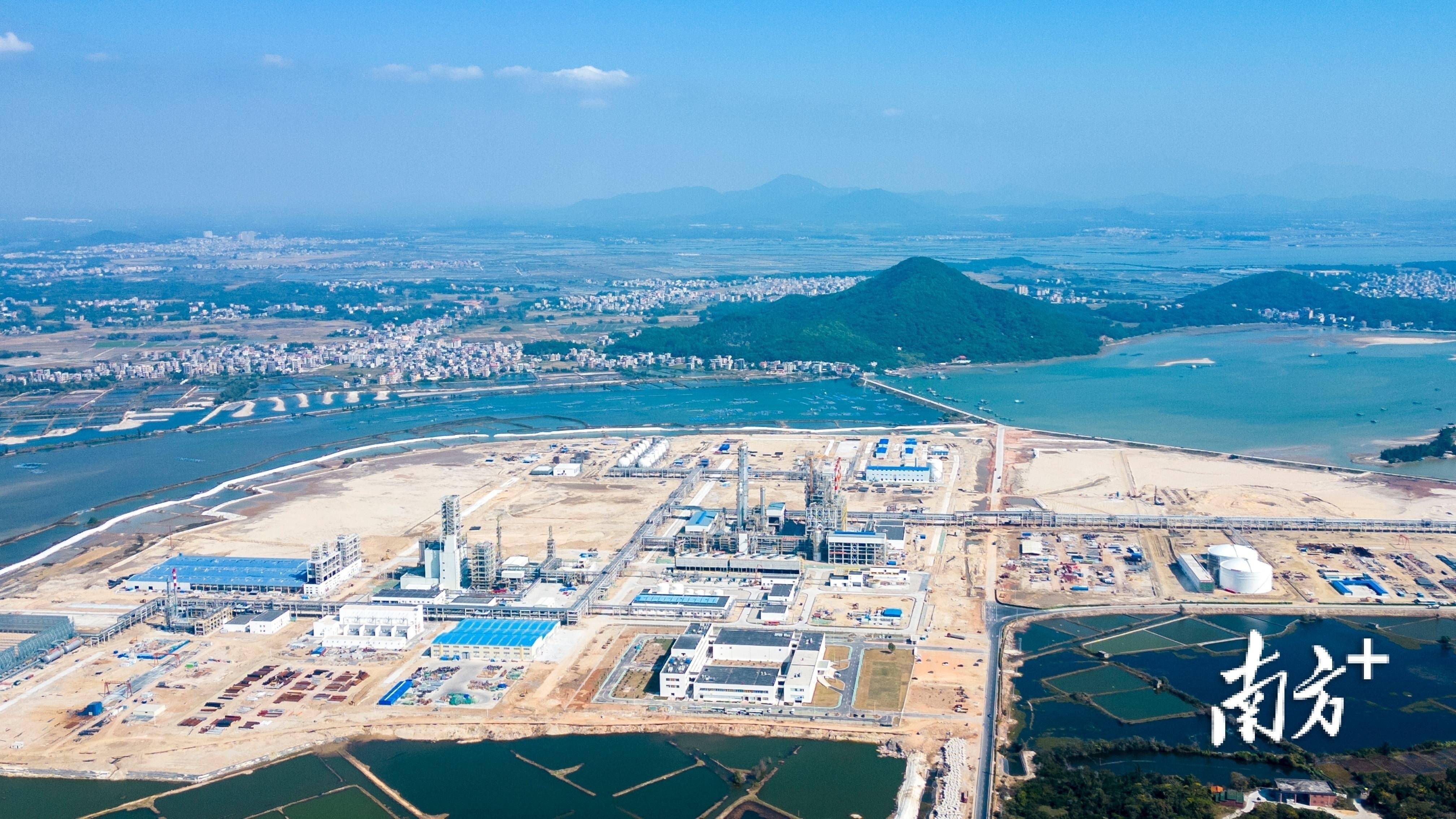 滨海能源：终止重大资产重组事项