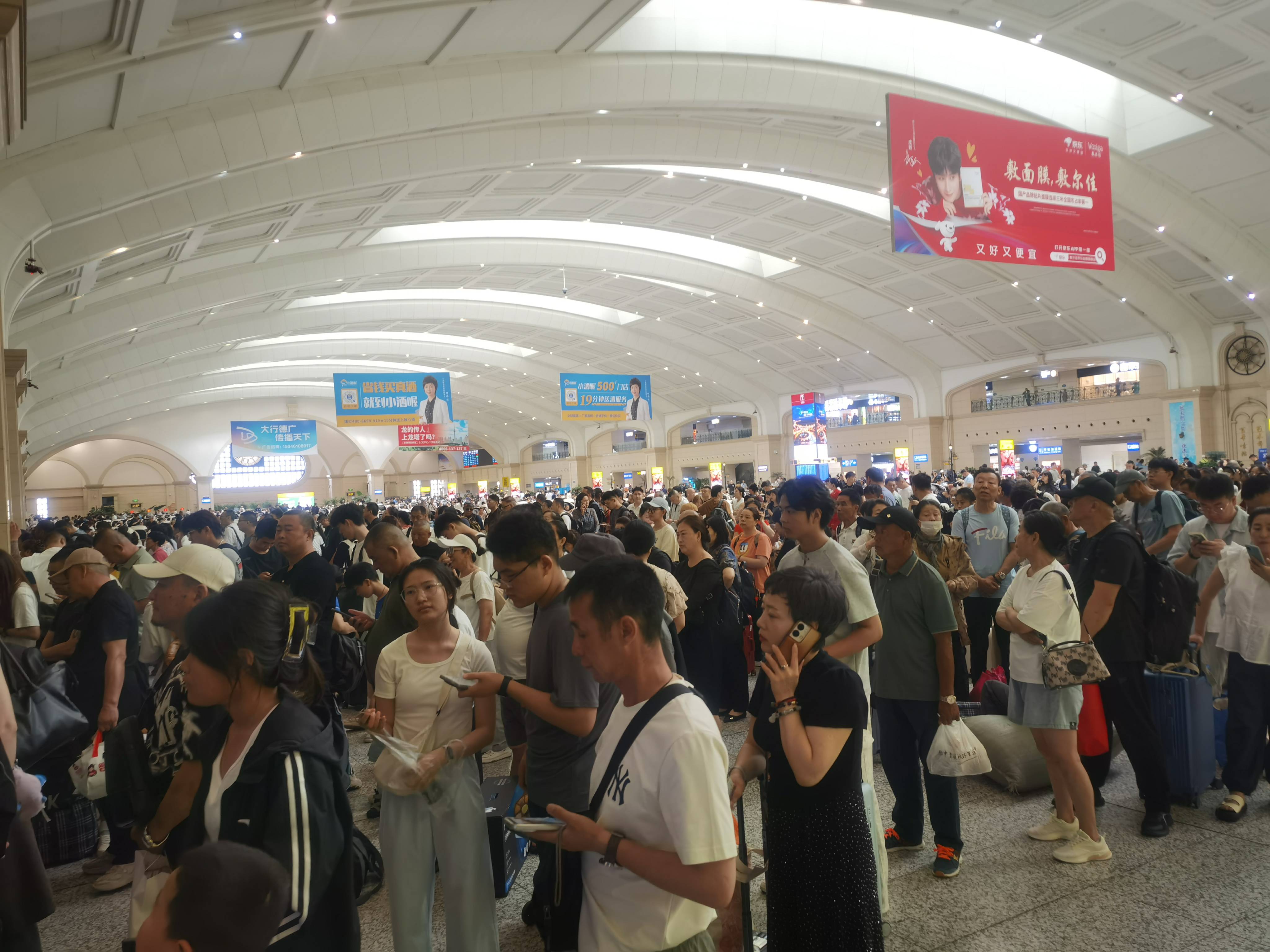 深圳机场:暑运旅客量超1120万人次