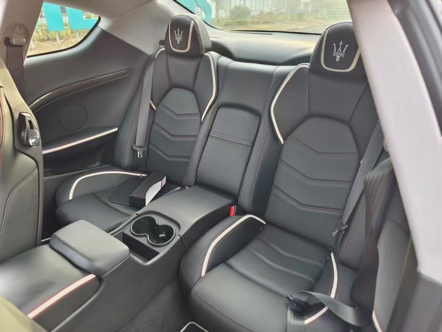 35万开回家,“跑车皇后”玛莎拉蒂和小米抢客户