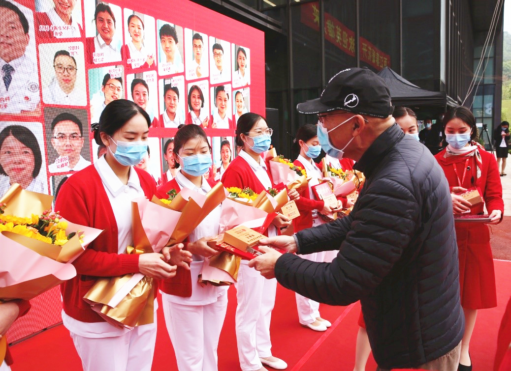 华邦健康:11月14日高管王榕减持股份合计39.63万股