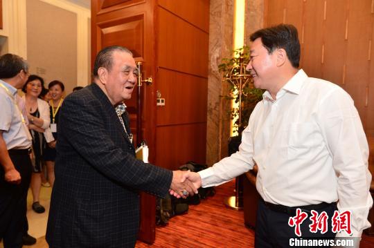 海外华文媒体走进安徽休宁:“小开关”何以连接全球汽车链?