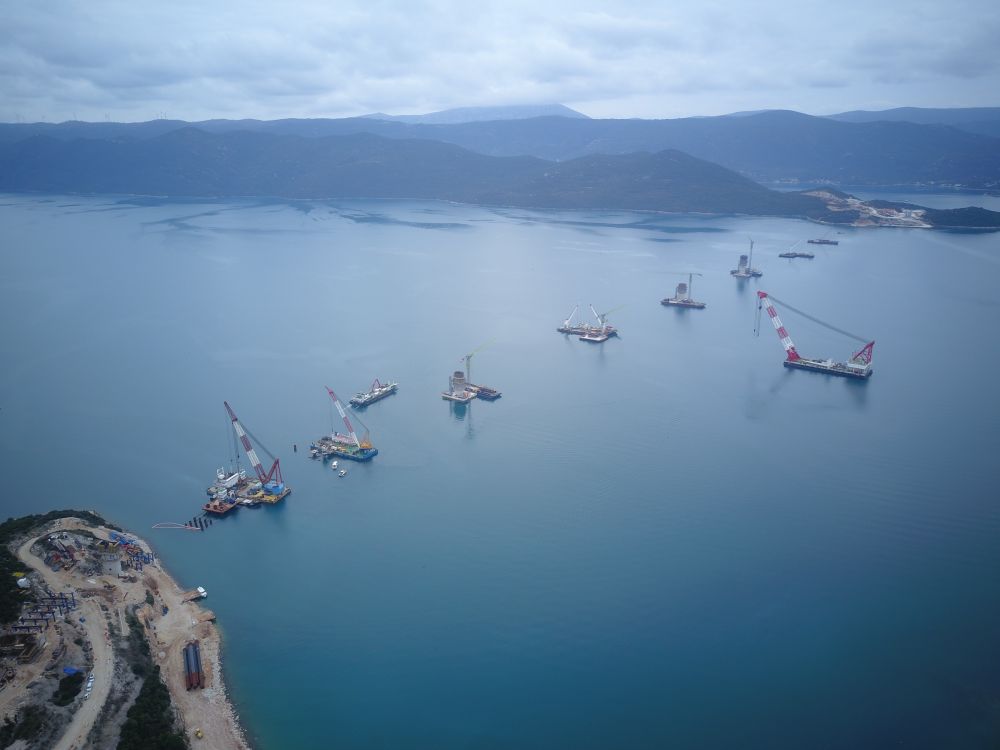 第八届“一带一路・七彩云南”汽车拉力赛在昆明发车