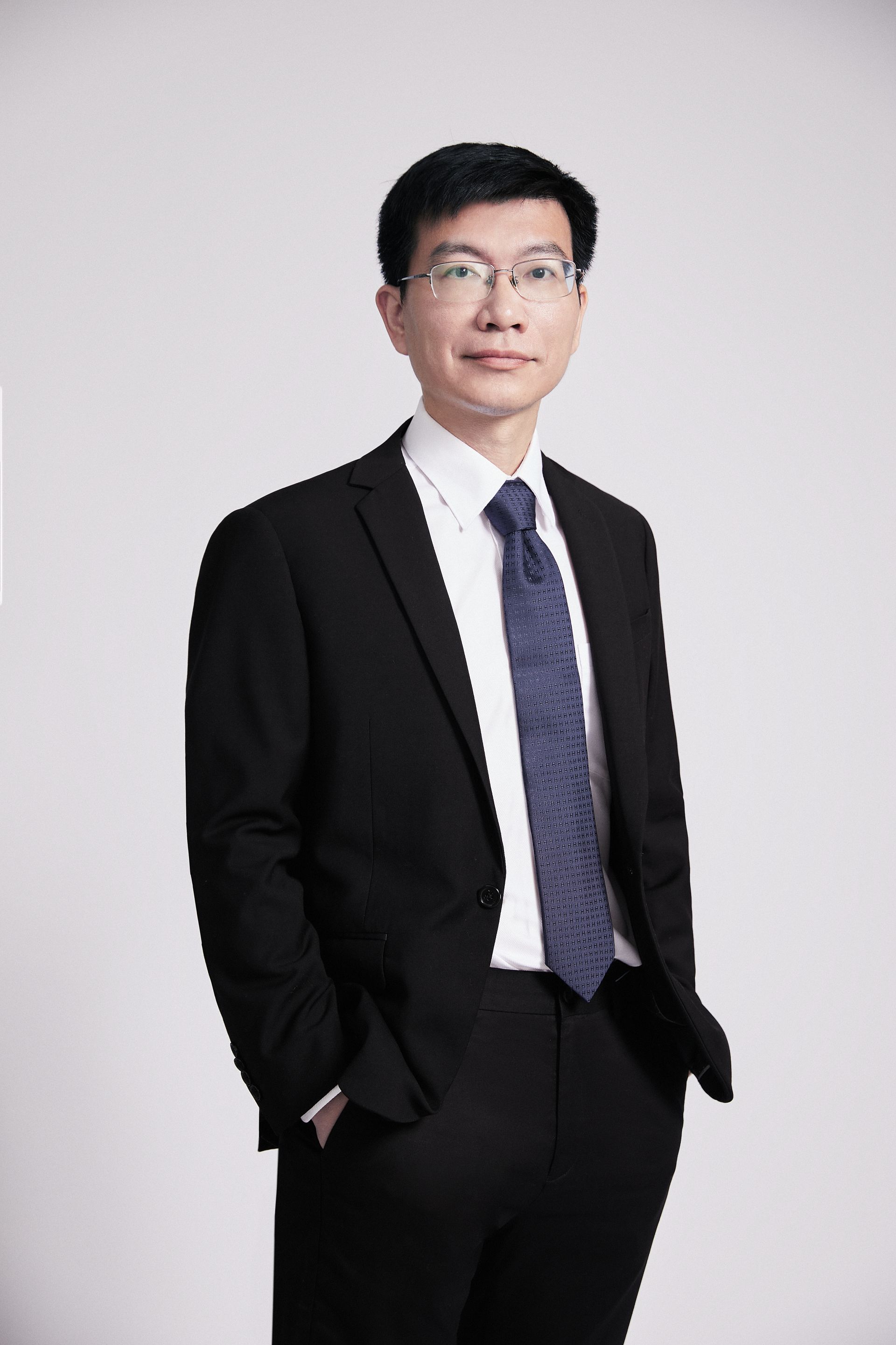 【财闻联播】中国AI开源模型下载量首超美国!迈瑞医疗董事长拟增持2亿元