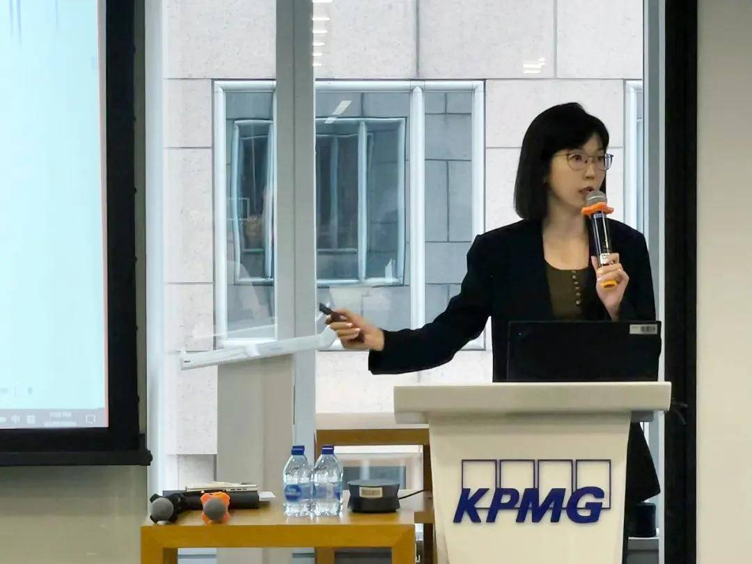 国家发展改革委有关负责人回答证券时报记者提问时表示： 基础设施REITs进一步扩围 酒店、体育场馆、商办设施等纳入