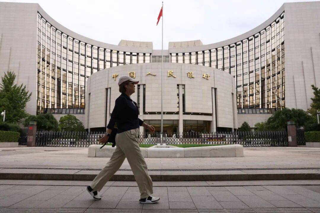 央行副行长邹澜：2025年12月末社会融资规模存量同比增长8.3% 广义货币供应量M2同比增长8.5%