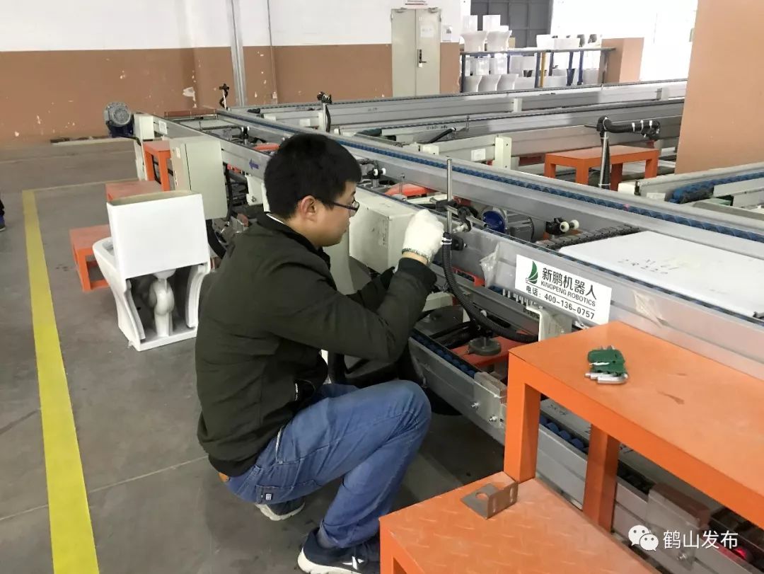 楚天科技预计2025年盈利2.35亿元至3亿元:63岁董事长唐岳上年薪酬285万 职工人均薪酬27万