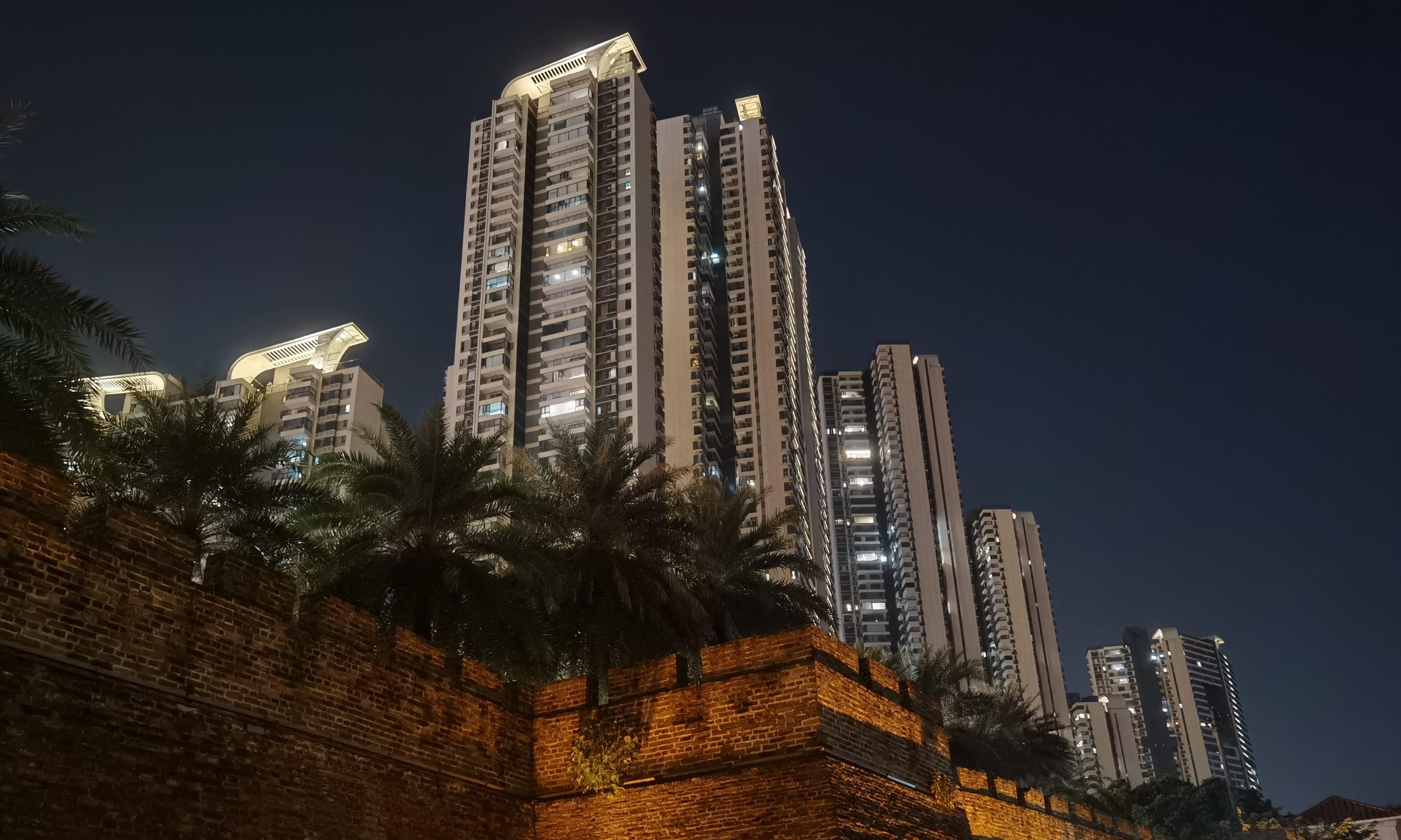 COMMUNE幻师冲刺上市:销售额下降仍激进扩张,递表前巨额分红上亿