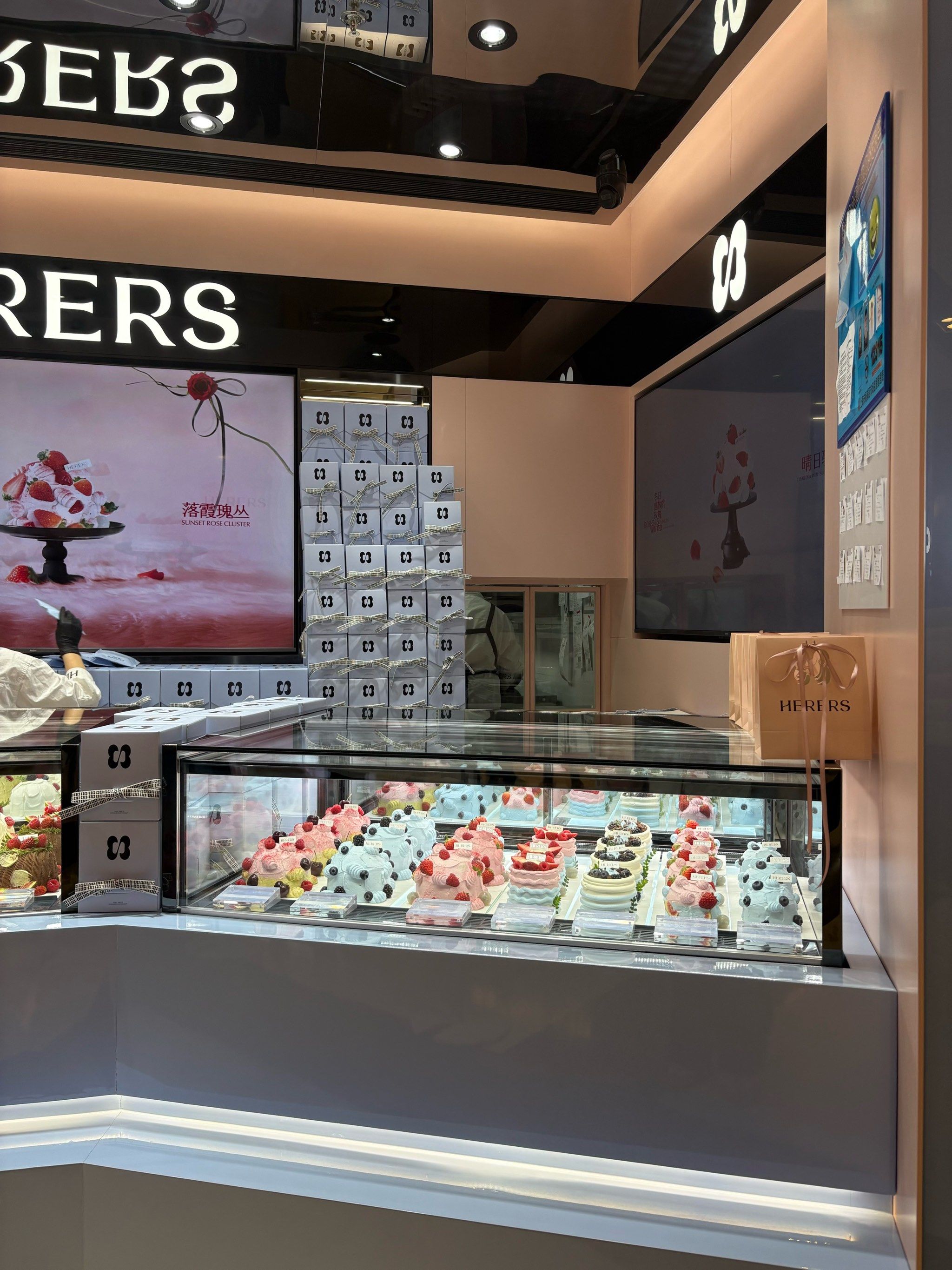 先锋叙事突破零售边界，Salomon萨洛蒙全球首店成都焕新开业