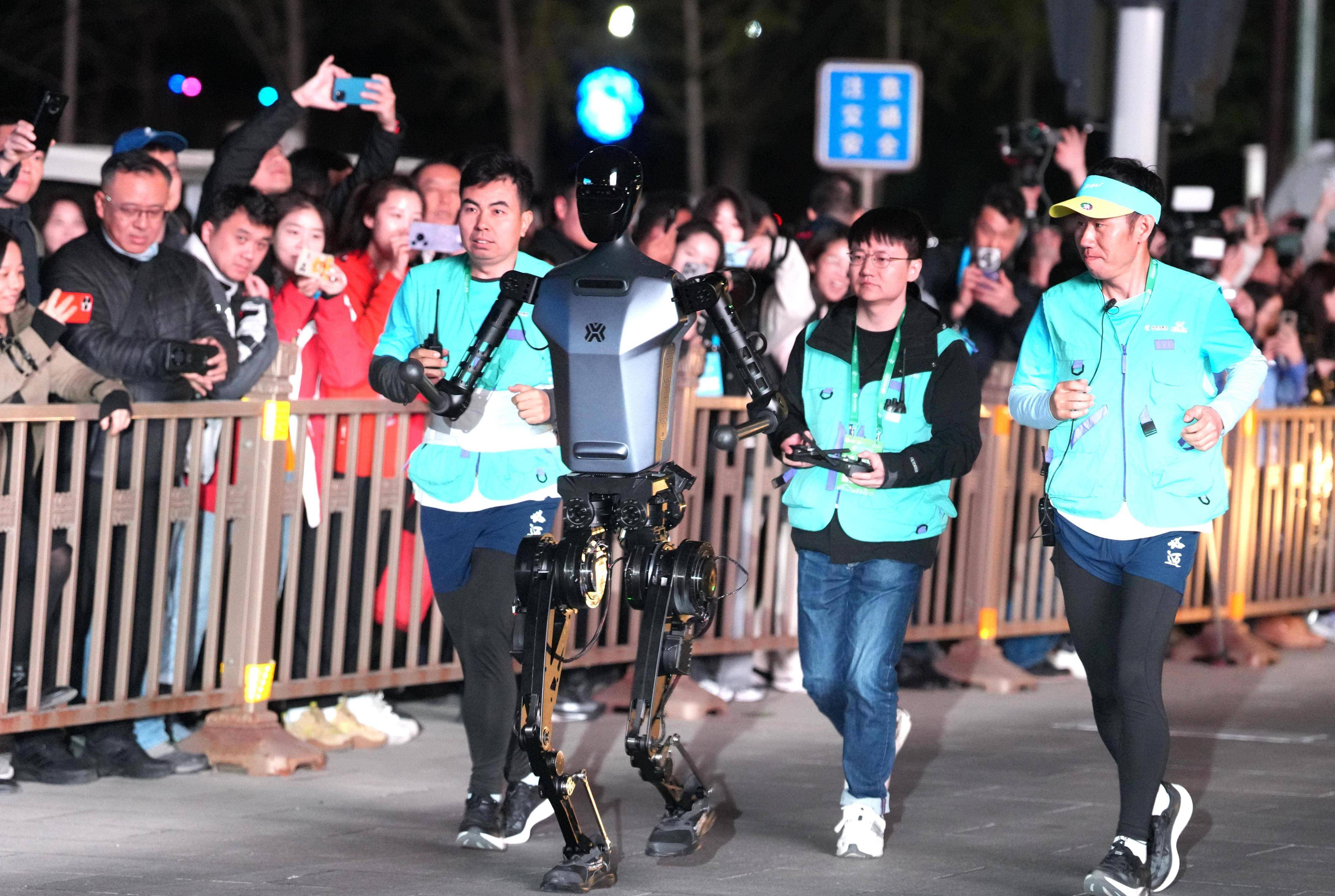 马斯克重磅预言：太空数据中心成本最低 Optimus明年开卖