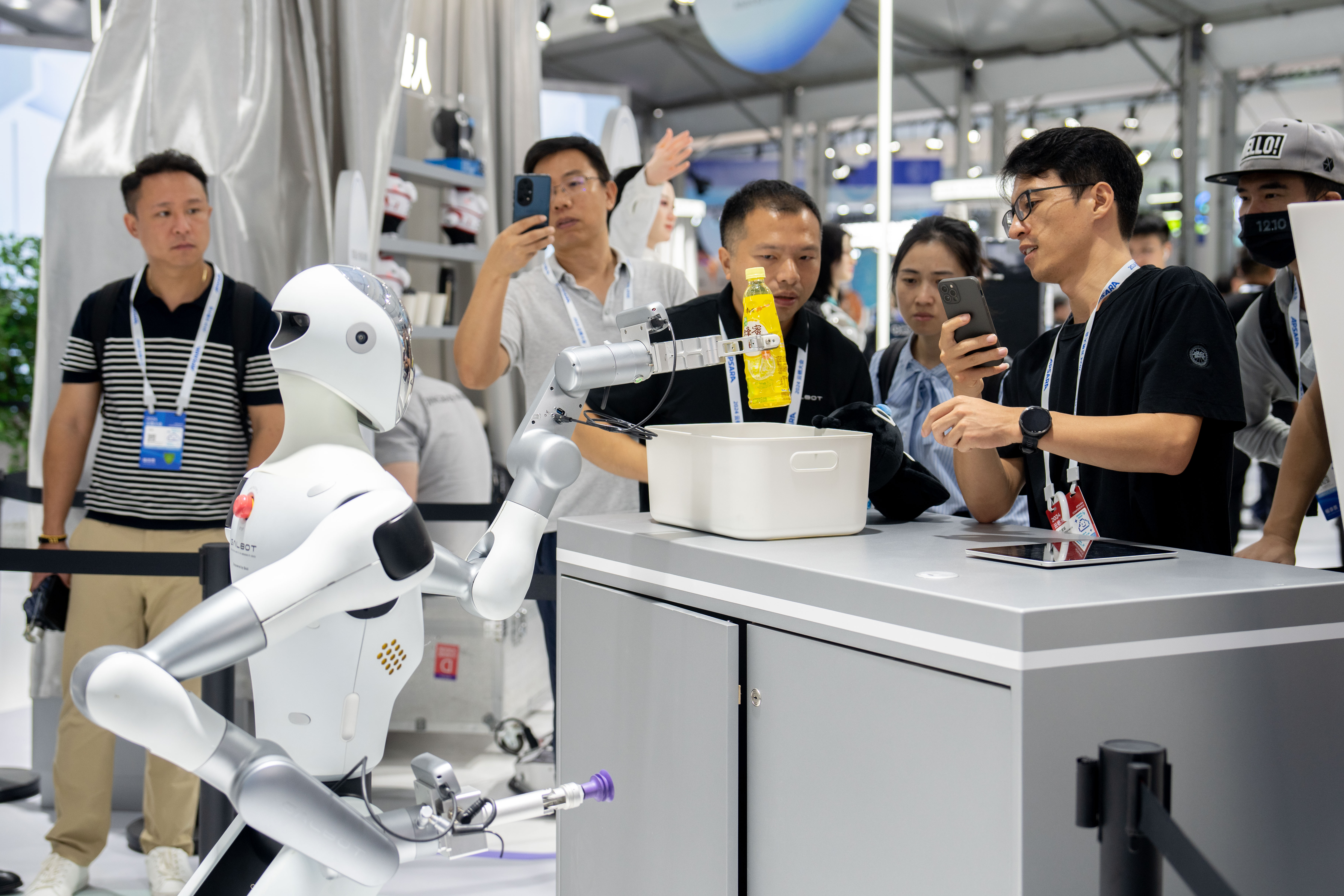 当AI走出屏幕：CES 2026与物理智能时代的来临