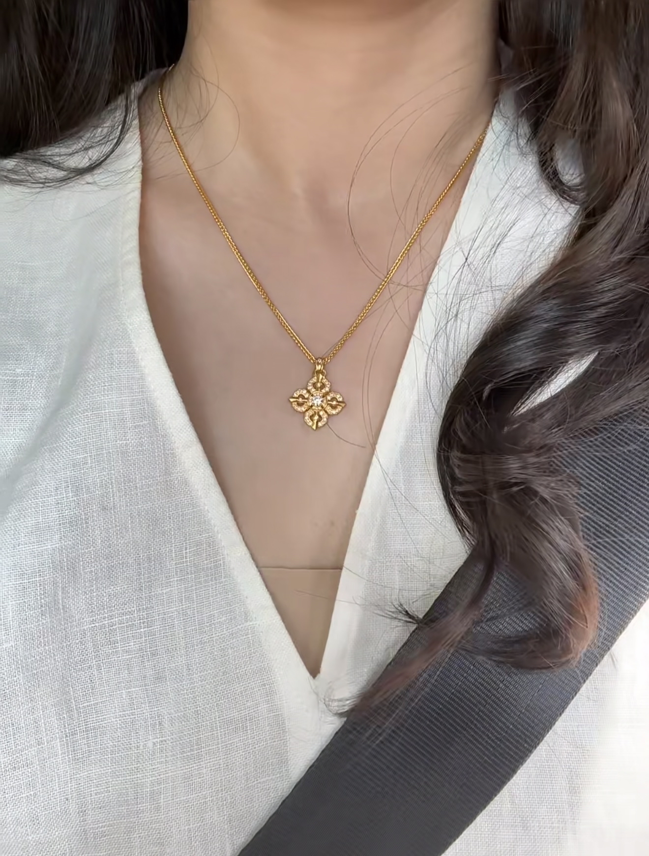 从符号炫耀到价值消费 老铺黄金引领中国高奢换轨