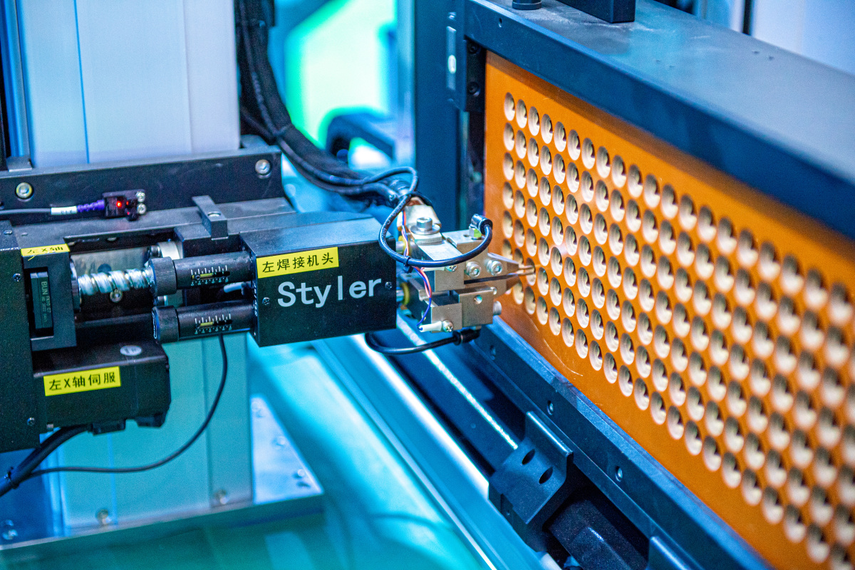 联赢激光获得实用新型专利授权：“电池极耳焊接设备”