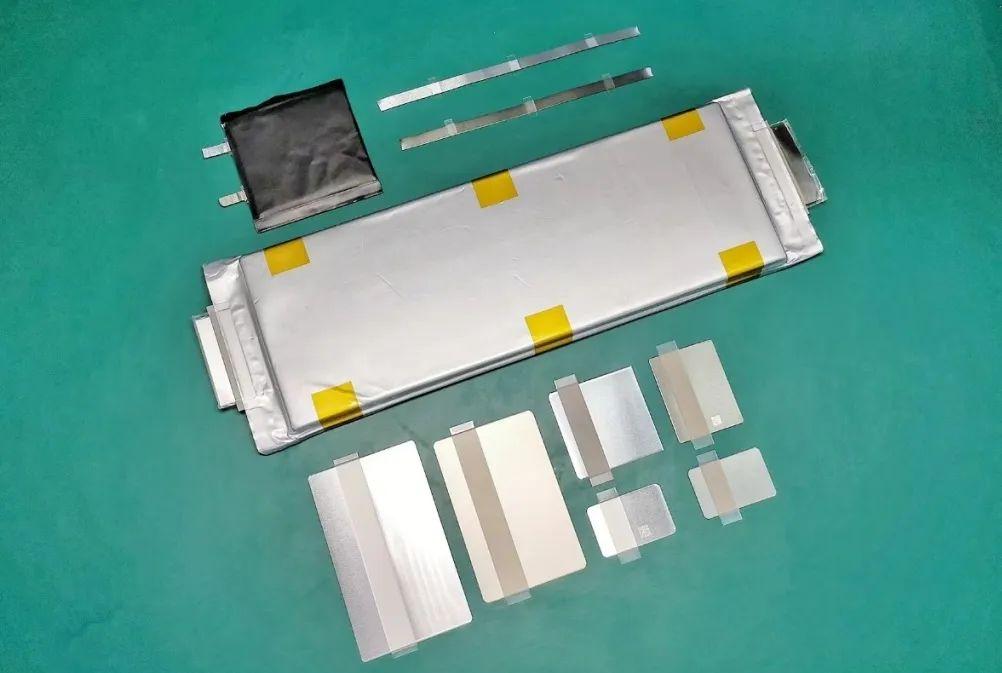 联赢激光获得实用新型专利授权：“电池极耳焊接设备”
