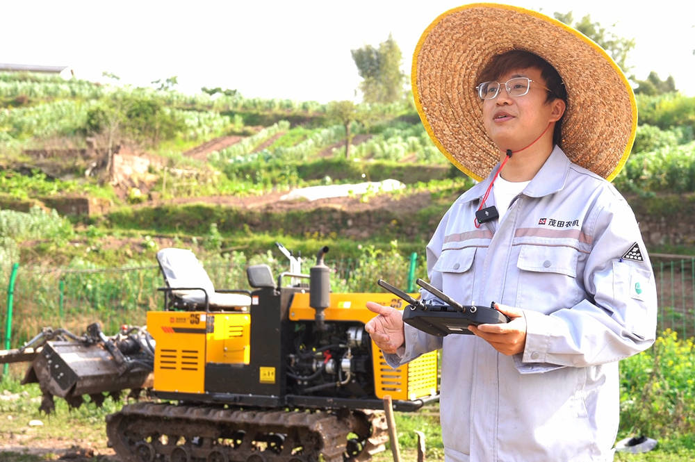 新华读报｜“新农具”有新机遇！无人机、机器人首次写入中央一号文件