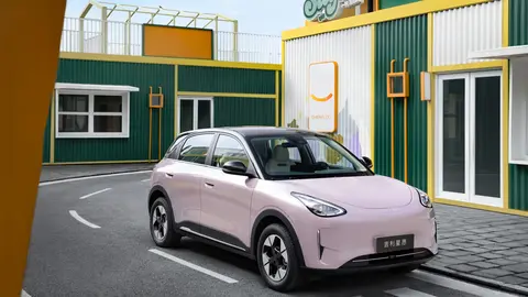 2025智能网联新能源汽车十大年度事件 | 精进2025――汽车行业10个十大年度盘点(七)