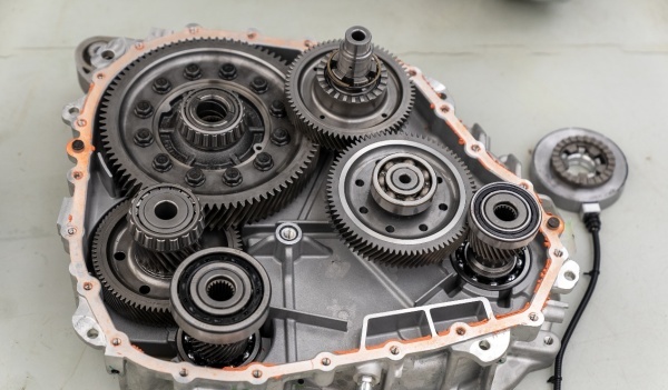 比亚迪公布国际专利申请：“边梁、托盘、电池包和车辆”