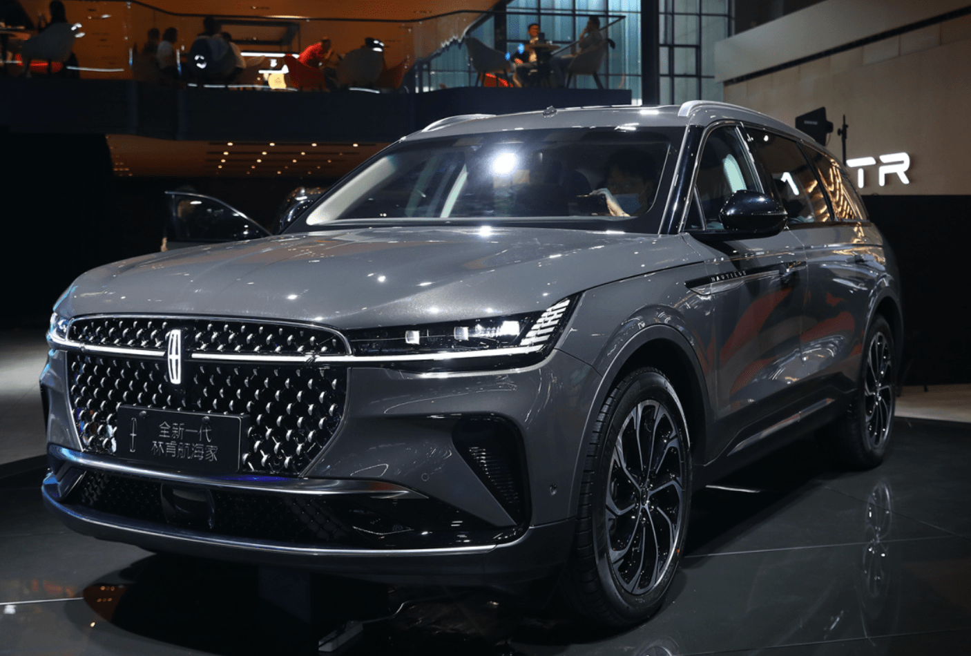 福特召回部分林肯航海家汽车：左外后视镜或装配平面镜镜片