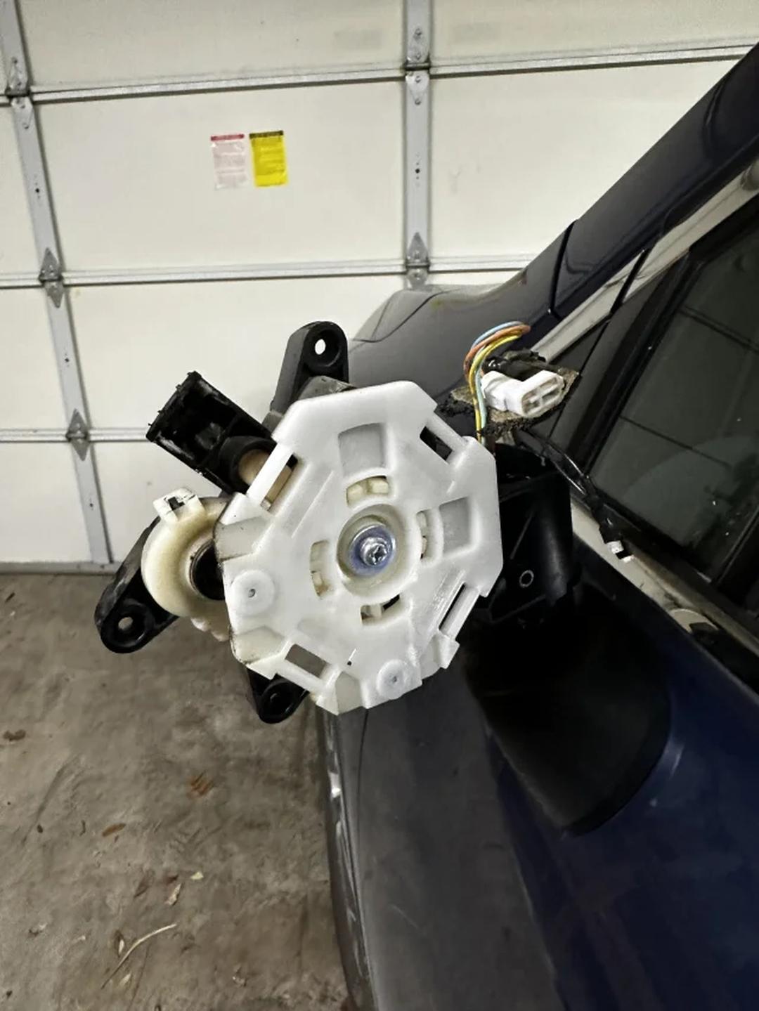 福特召回部分林肯航海家汽车：左外后视镜或装配平面镜镜片